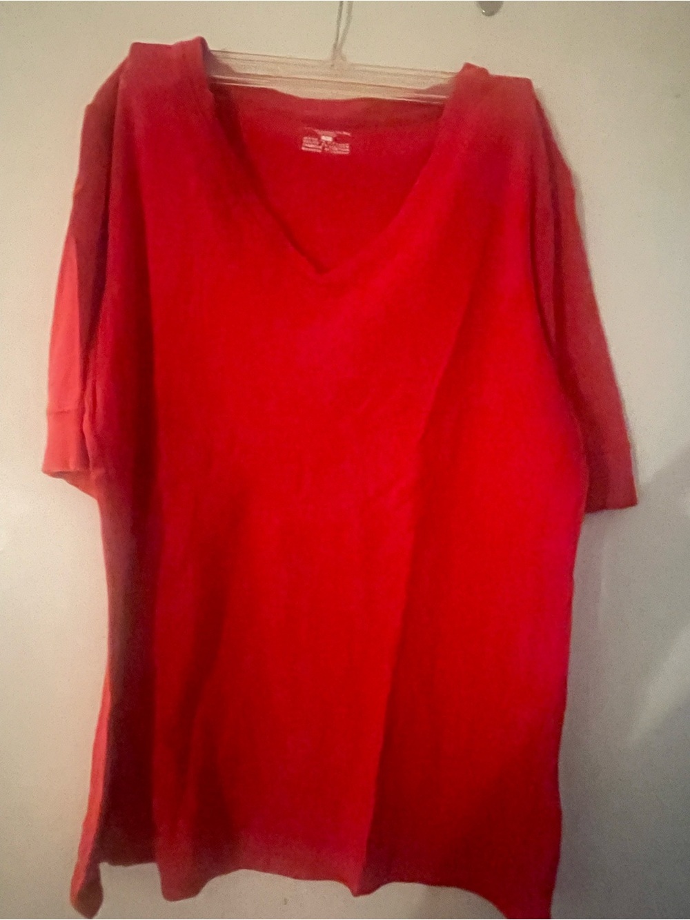 Jones New York Red V-Neck Short Sleeve Tee